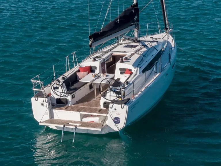 Location bateau Hyères pas cher Sun Odyssey 380
