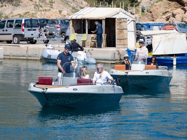 Louer Bateau à moteur avec ou sans skipper Nireus à Pantánassa