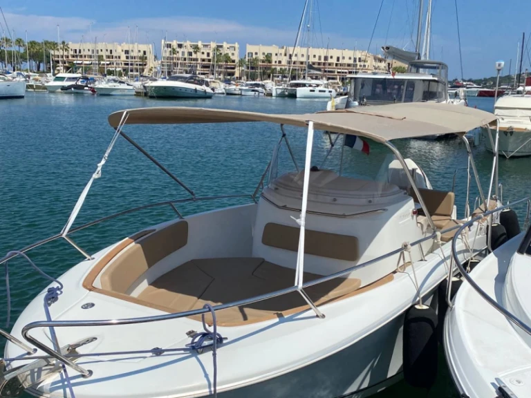 Location bateau Saint-Tropez pas cher Cap Camarat 7.5 Open
