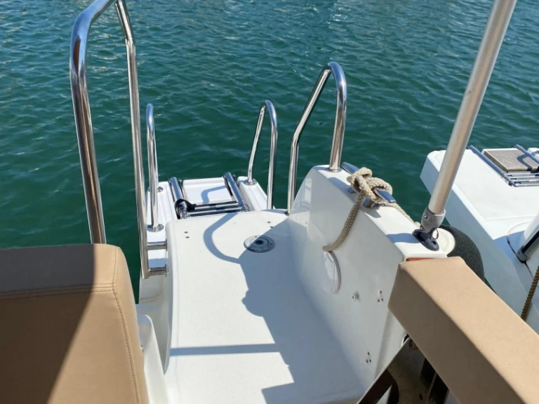 Location Bateau à moteur à Saint-Tropez - Jeanneau Cap Camarat 7.5 Open