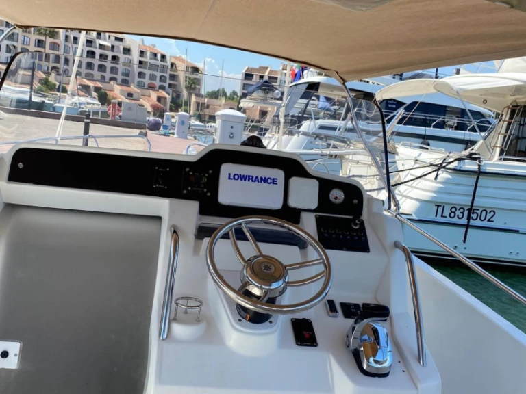 Louer Bateau à moteur avec ou sans skipper Jeanneau à Saint-Tropez