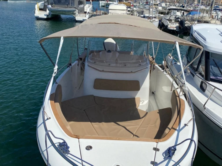 Location Bateau à moteur Jeanneau avec permis