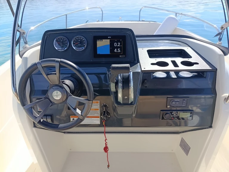 Louer Bateau à moteur avec ou sans skipper Quicksilver à SCT Marina Trogir