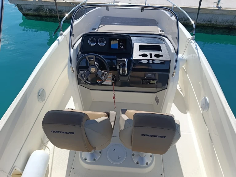 Quicksilver Activ 605 Open a louer à SCT Marina Trogir