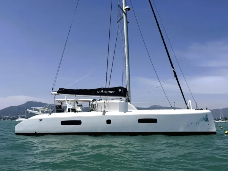 Location Catamaran Outremer avec permis