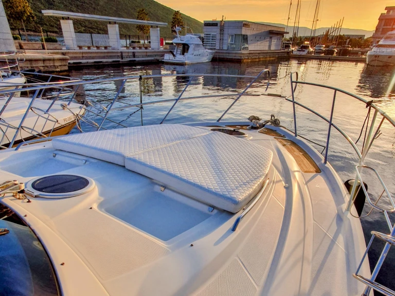 Location bateau Cranchi Mediterranee 43 à Herceg Novi sur Samboat