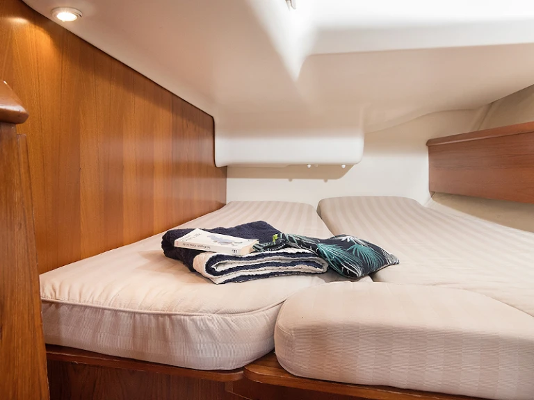 Location bateau Jeanneau Sun Odyssey 43 à Monastiri Bay sur Samboat