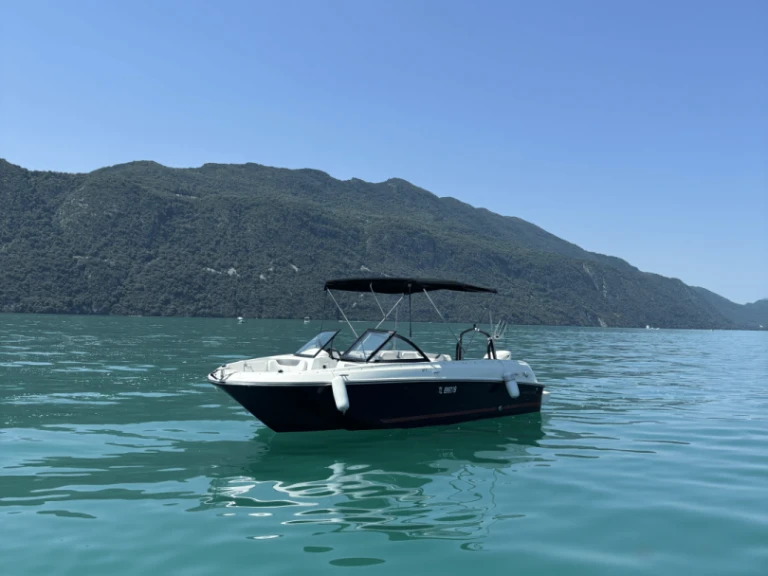 Bateau à moteur à louer à Aix-les-Bains au meilleur prix