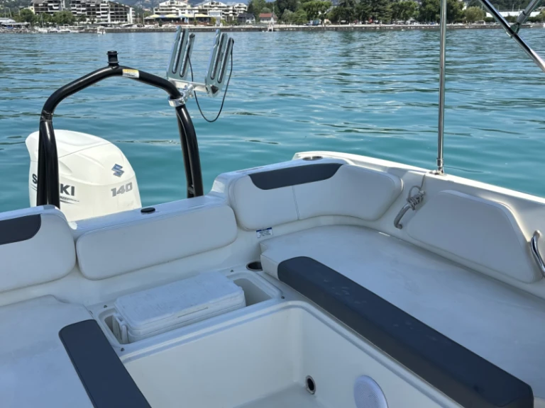 Bayliner Element E7 a louer à Aix-les-Bains