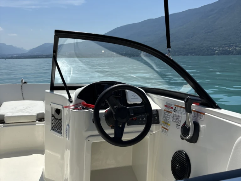 Louez un Bayliner Element E7 à Aix-les-Bains