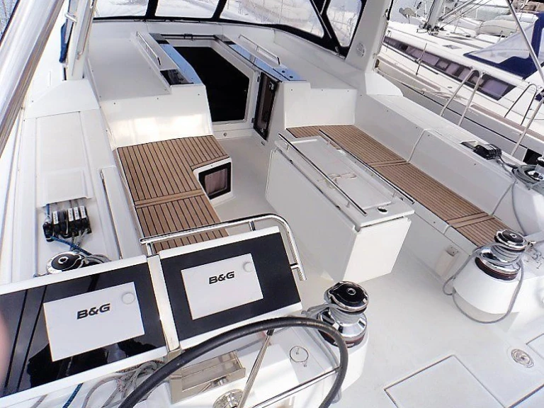 Louez un Bénéteau Oceanis 55 à Lávrio