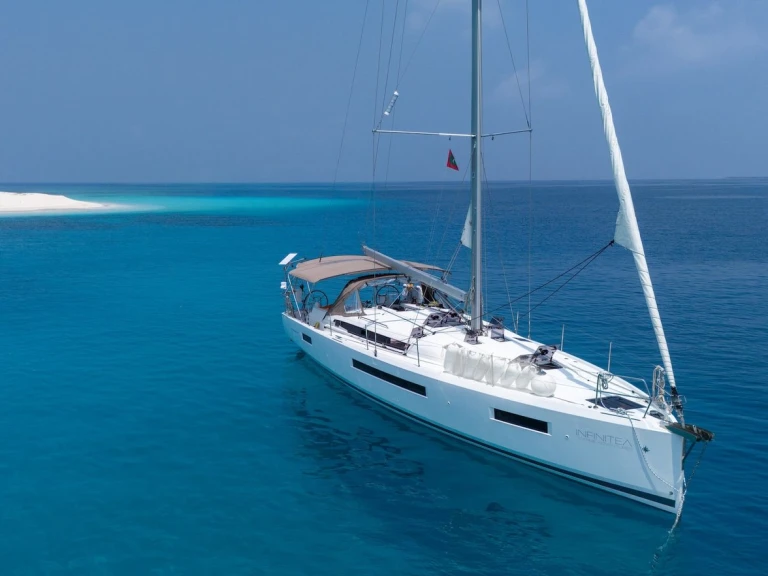 Louer Voilier avec ou sans skipper Jeanneau à Malé
