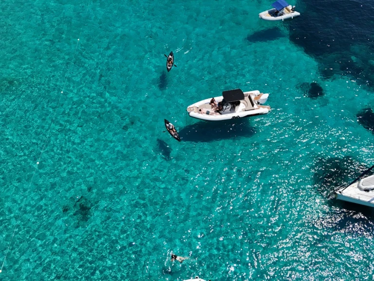 Location bateau Port of Cannigione pas cher Bwa 29 Premium