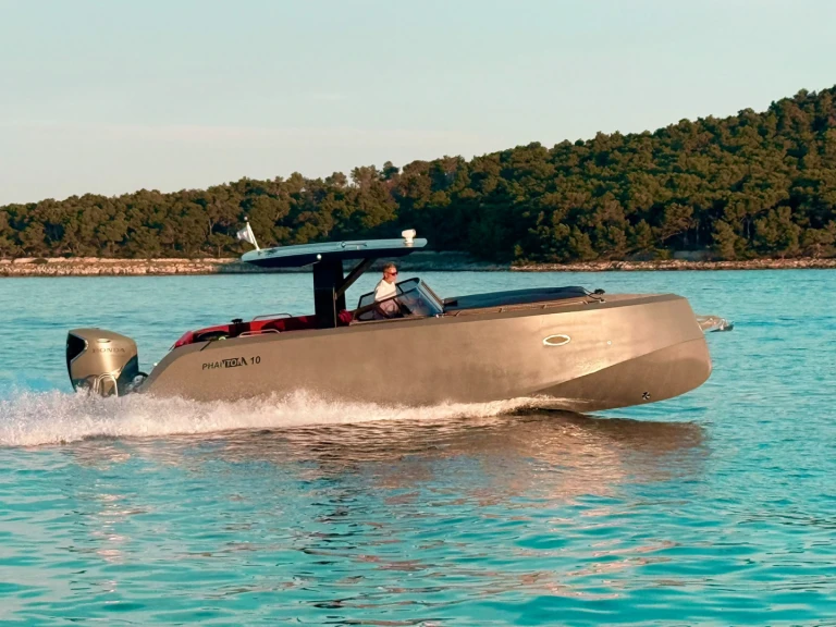 Location Bateau à moteur Phantom yachts avec permis