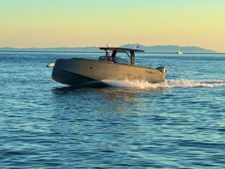Louer Bateau à moteur avec ou sans skipper Phantom yachts à Split