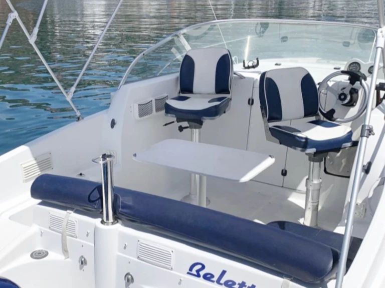 Bateau à moteur à louer à Mandelieu-la-Napoule au meilleur prix