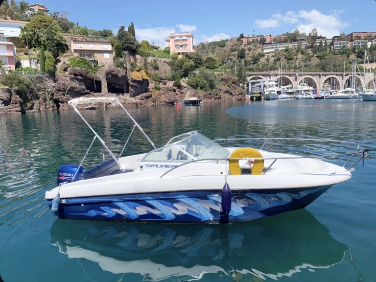 Location à Mandelieu-la-Napoule - Bénéteau Flyer 650 Cabine sur SamBoat