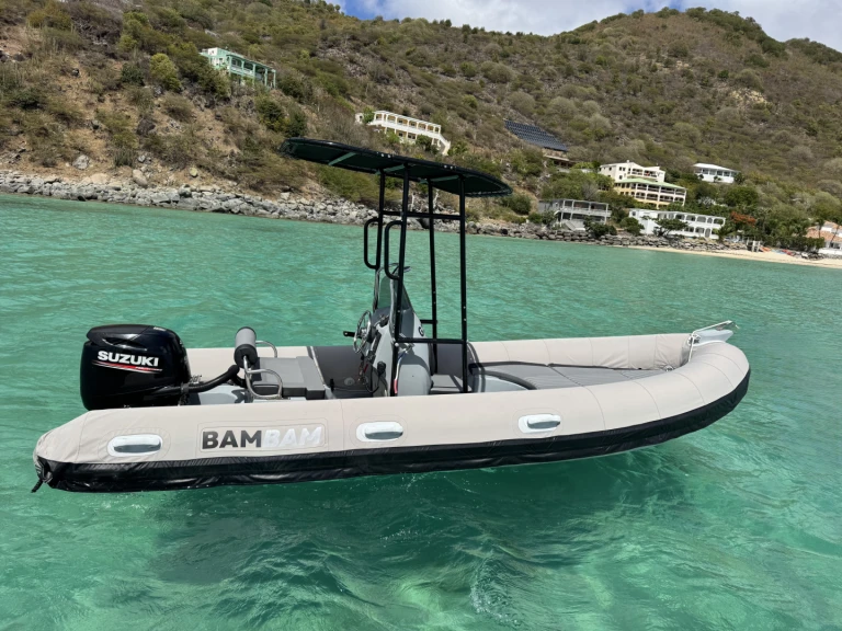 Louer Semi-rigide avec ou sans skipper 3D Tender à Saint Martin