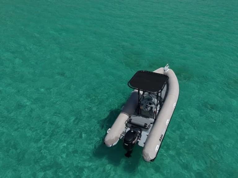 Semi-rigide à louer à Saint Martin au meilleur prix