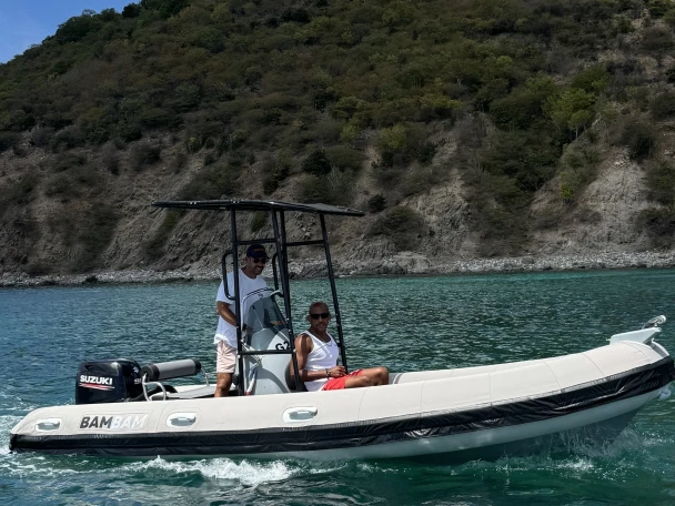 3D Tender Lux 550 a louer à Saint Martin