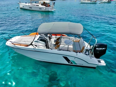 Louer Bateau à moteur avec ou sans skipper Bénéteau à Fornells