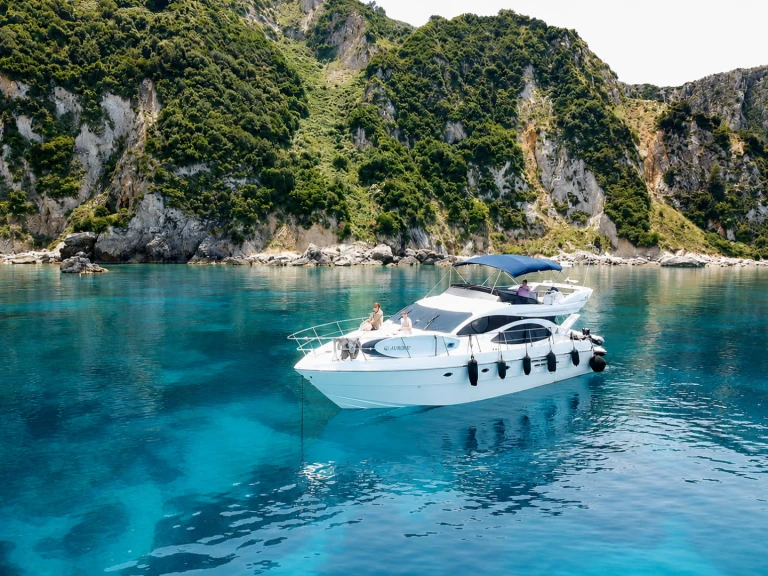 Bateau à moteur à louer à Alimos Marina au meilleur prix
