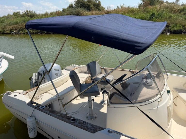 Louer Bateau à moteur avec ou sans skipper Jeanneau à Carnon-Plage
