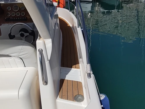 Location bateau Villeneuve-Loubet pas cher Faeton 780 Sport