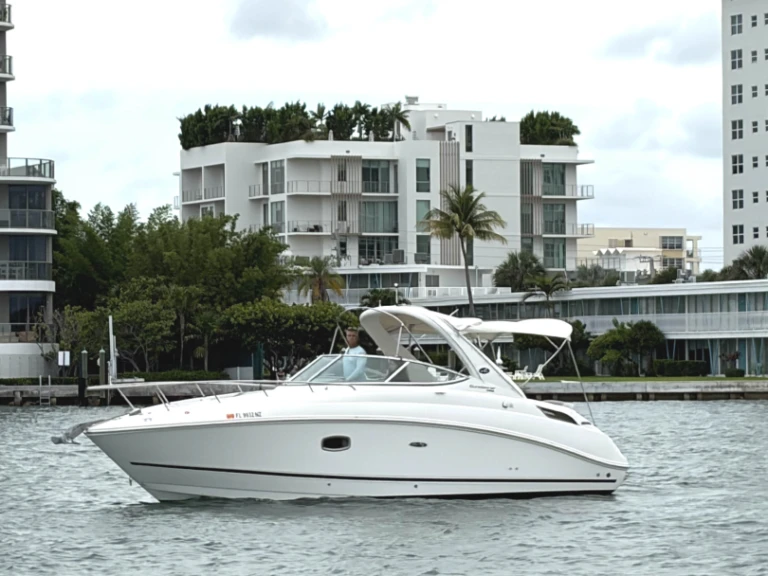 Location bateau Sea Ray Sea Ray 300 Sundancer à Miami sur Samboat