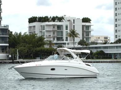 Alquiler de embarcaciones Sea Ray Sea Ray 300 Sundancer enMiami en Samboat