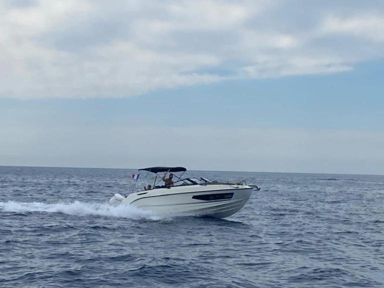 Bateau à moteur à louer à Hyères au meilleur prix