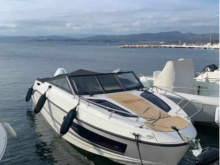 Location bateau Hyères pas cher Activ 755 Cruiser