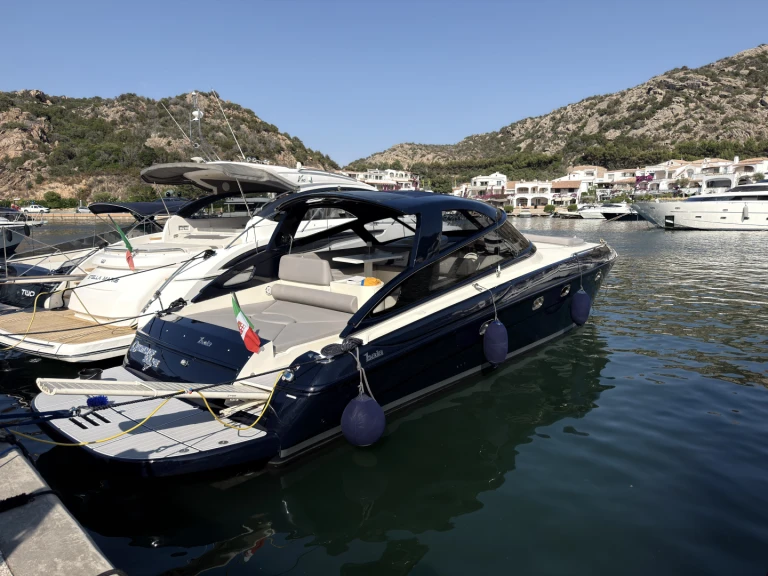 Louer Bateau à moteur avec ou sans skipper Baia à Poltu Quatu