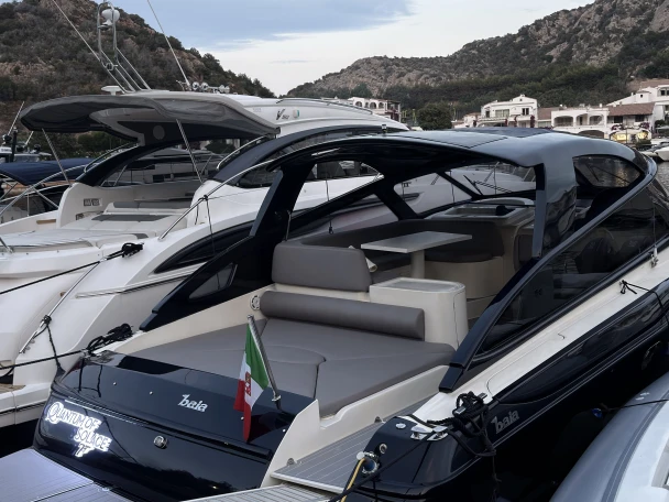Location Bateau à moteur Baia avec permis