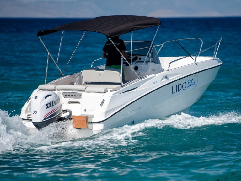 Location Bateau à moteur Karnic avec permis