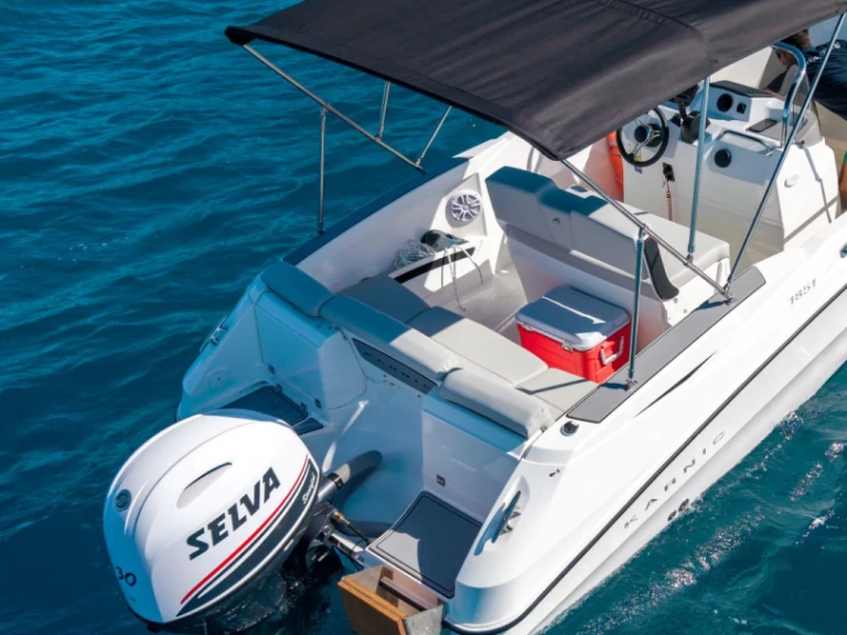 Louer Bateau à moteur avec ou sans skipper Karnic à Kiáto