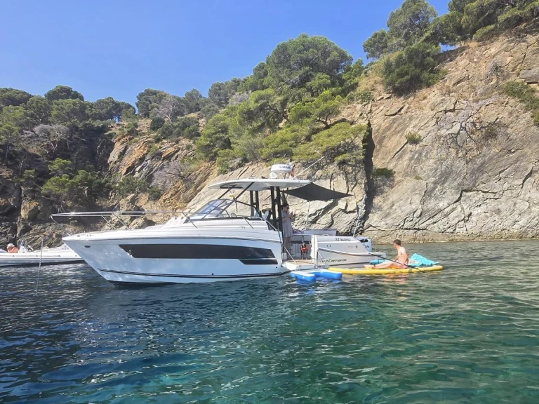 Louez un Jeanneau Cap Camarat 9.0 WA à Empuriabrava