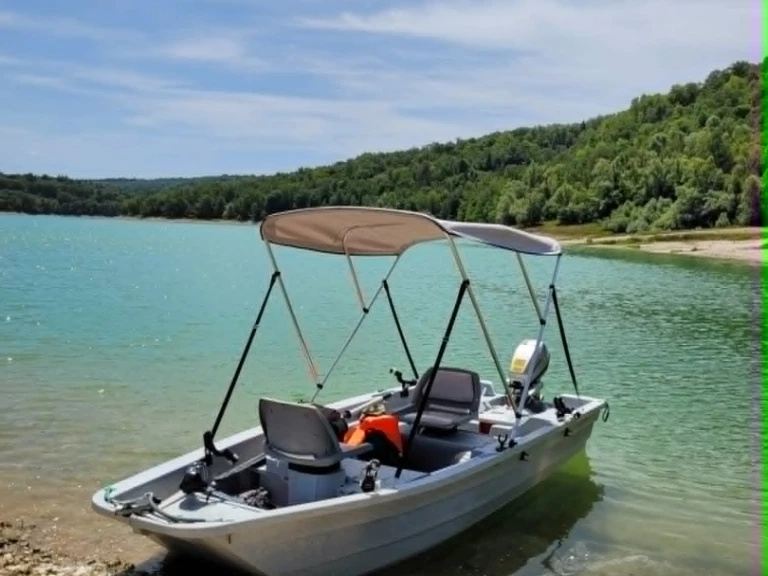 Location Bateau à moteur Silurine avec permis