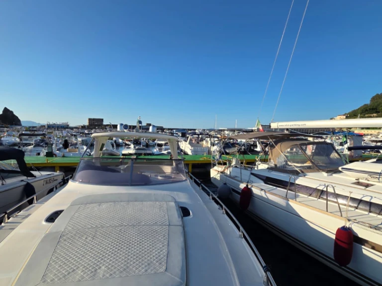 Location bateau Naples pas cher Mano Marine 38.50