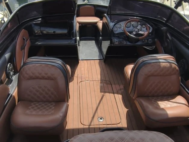 Location Bateau à moteur à Marbella - Monterey 180