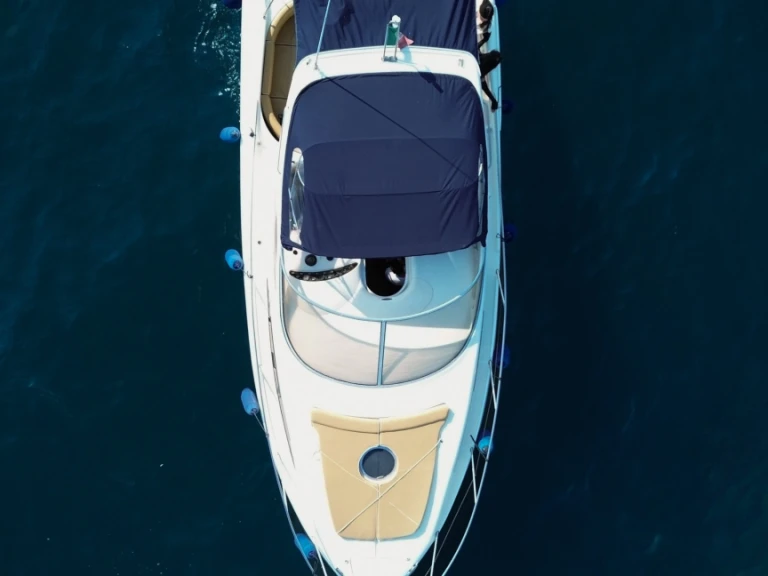 Bateau à moteur à louer à Salerne au meilleur prix