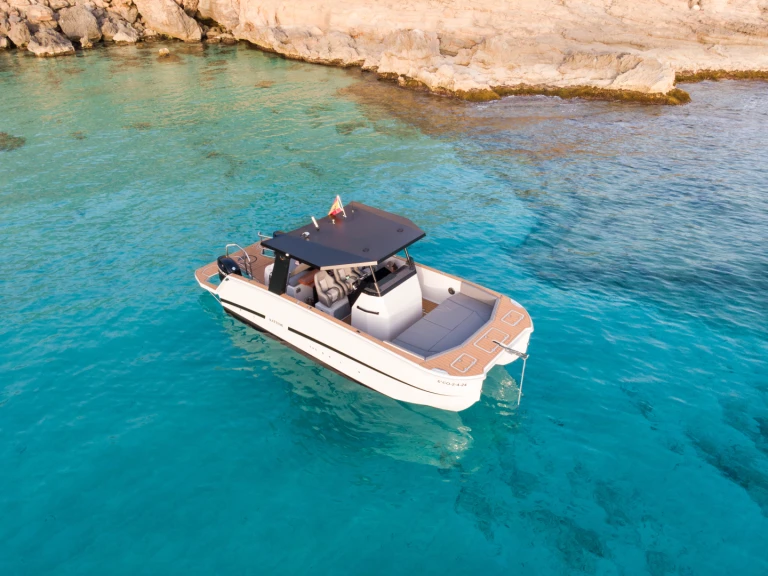 Location Bateau à moteur Custom Made avec permis
