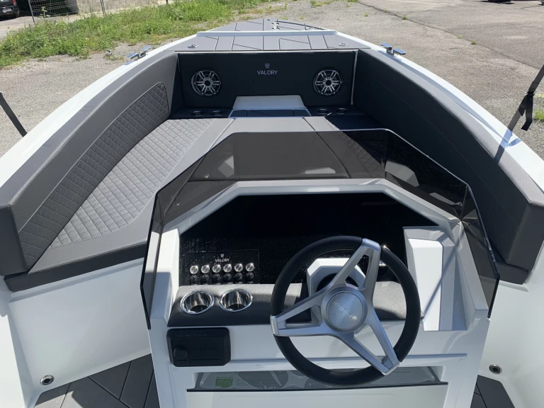 Location bateau Valory V620 à Annecy sur Samboat