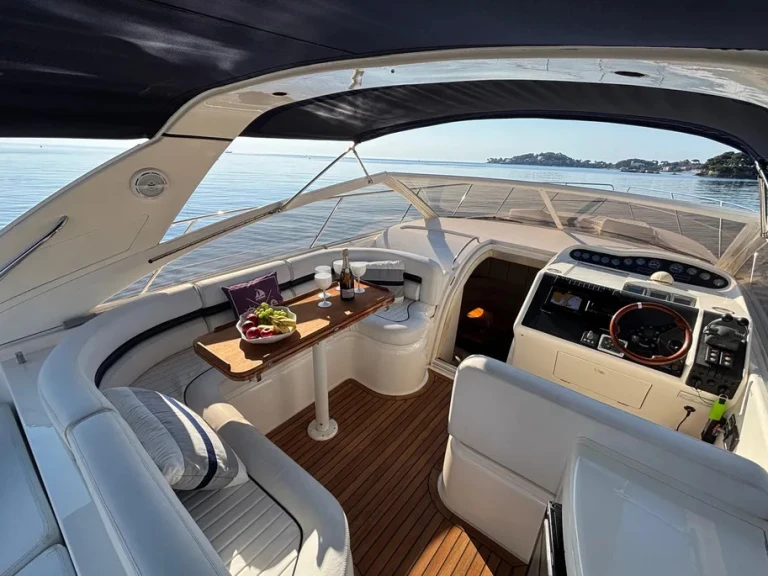 Louer Bateau à moteur avec ou sans skipper Princess à Beaulieu-sur-Mer