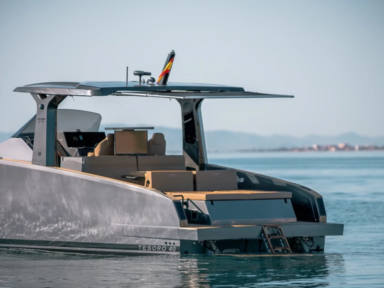 Location Bateau à moteur Tesoro avec permis