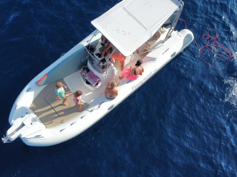 Location bateau Golfe-Juan pas cher Tempest 700 Sun