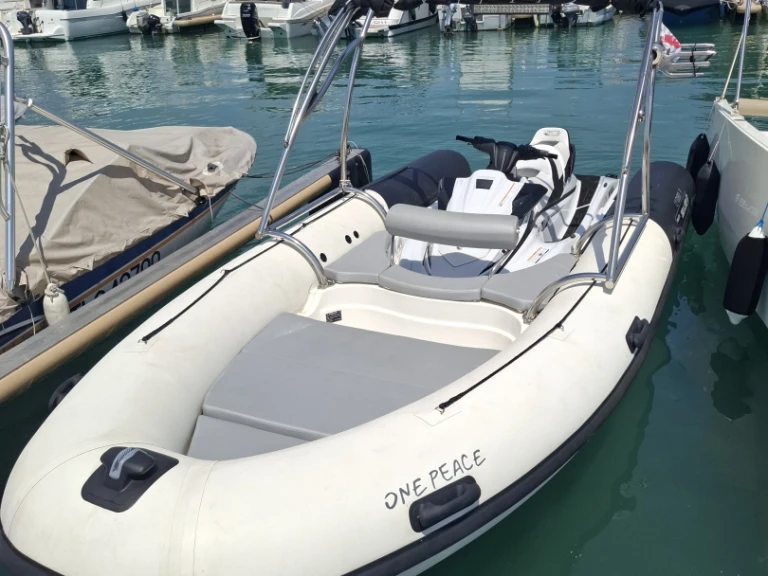 Louer Semi-rigide avec ou sans skipper Sealver à Yvoire