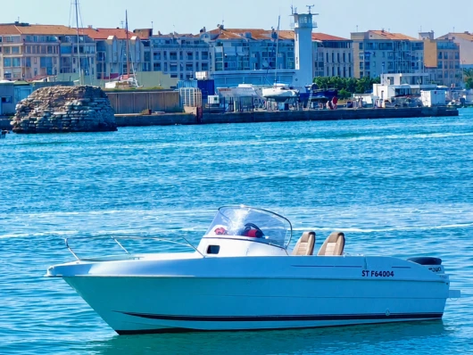 Location Bateau à moteur B2 Marine avec permis