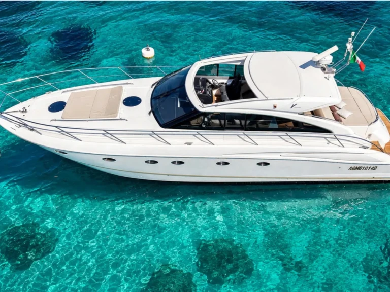 Yacht à louer à Port of Cannigione au meilleur prix