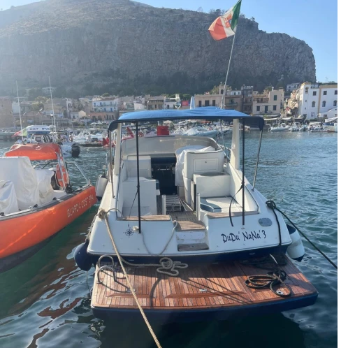 Location Bateau à moteur Airon avec permis